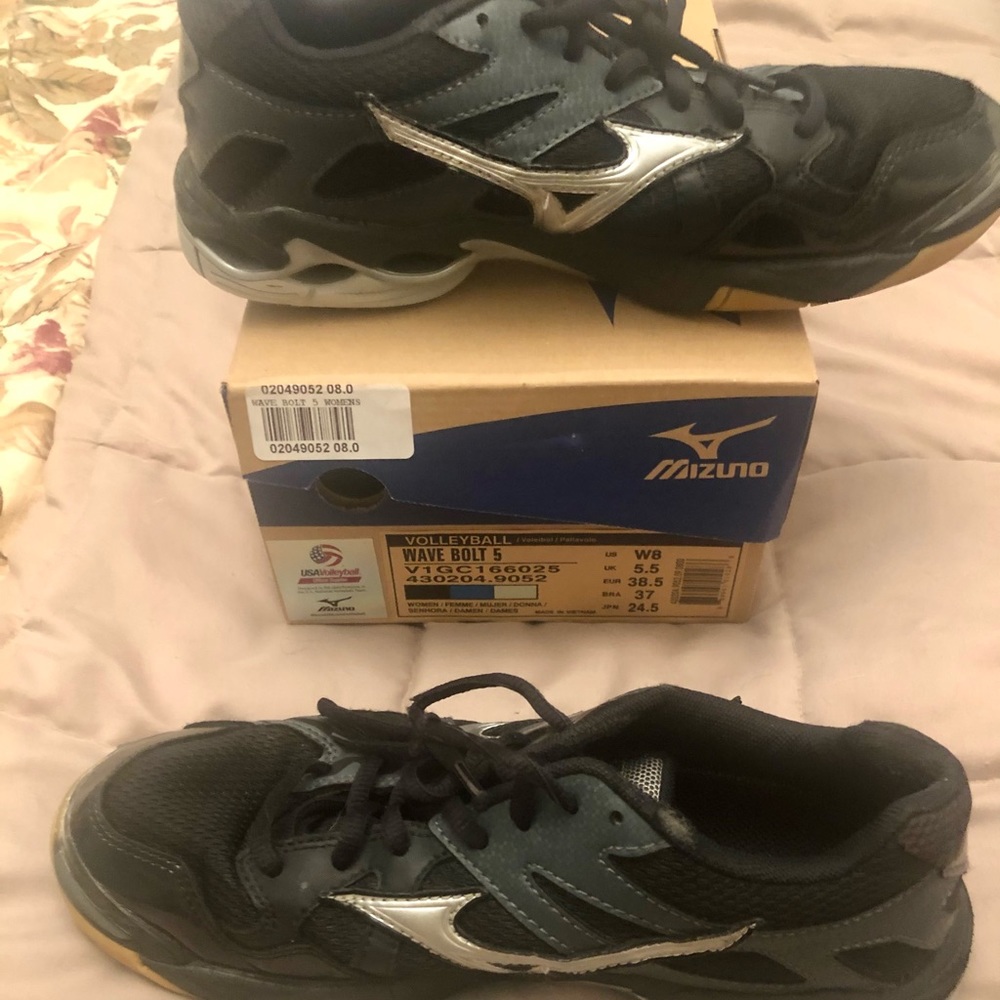 New with box volleyball shoes